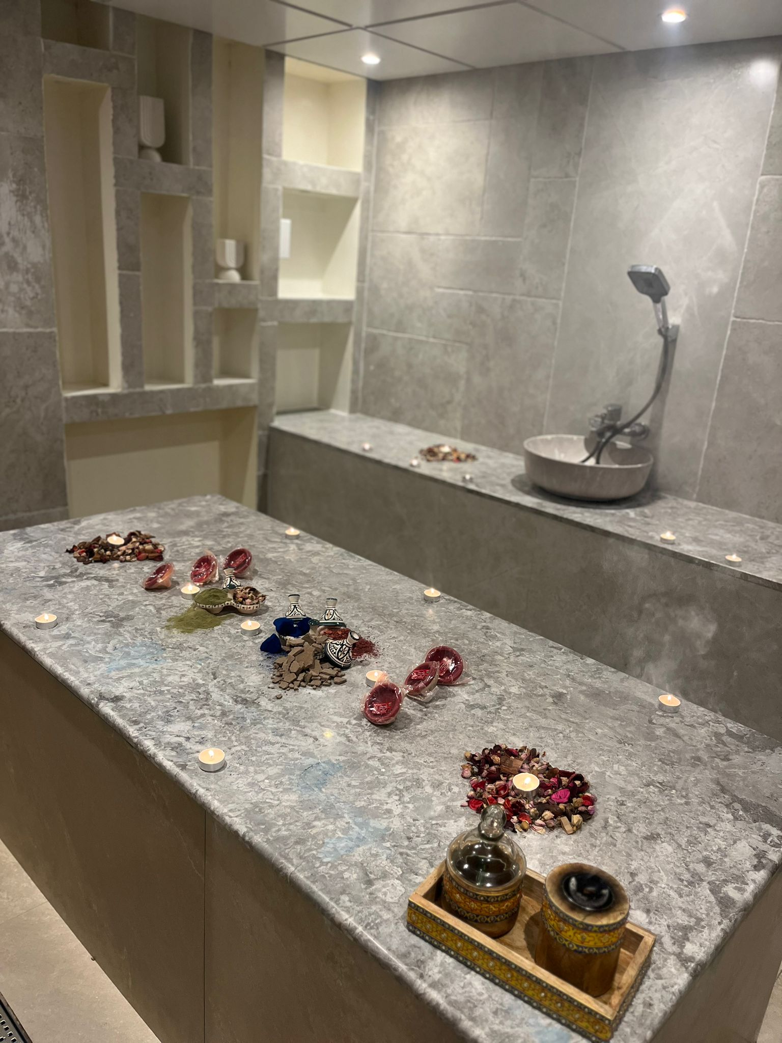 Salon Raqi Fi Al Seef